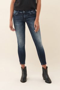 Jeans Push Up Wonder capri avec brillants 139€